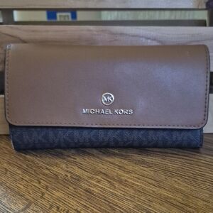 Michael Kors Brown/Acorn Jet Set Trifold Wallet EUC